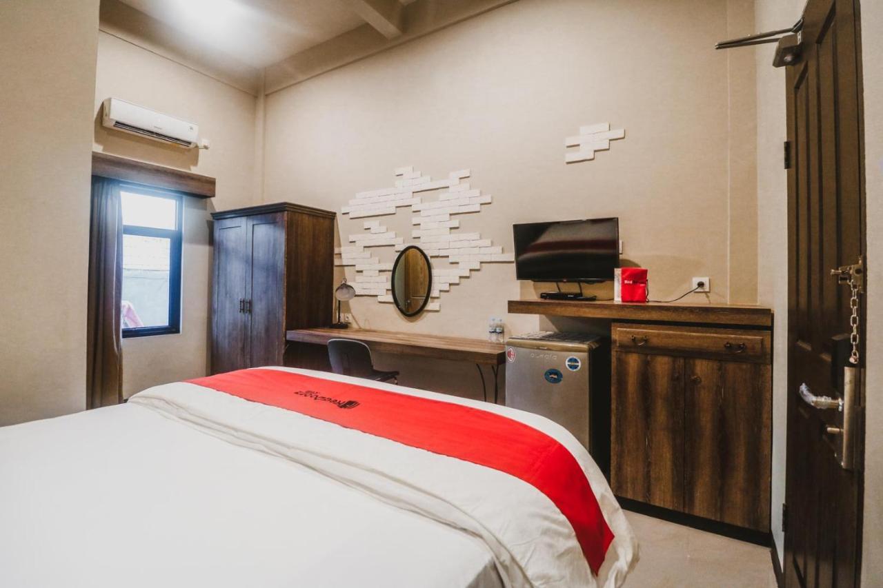 Reddoorz Plus Near Mall Slipi Jaya Джакарта Экстерьер фото